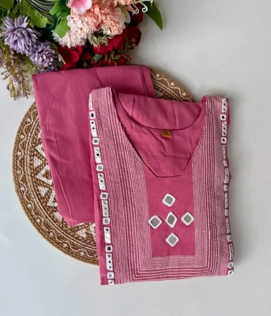 Sri Rajeshwari Silks in Poonjolai, Chinnalapatti offers premium silk sarees, dress materials & fabrics at wholesale prices. Trusted Tamil Nadu silk wholesaler.